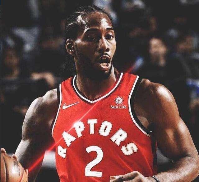 奥斯卡庆祝海港夺冠：我们是冠军！祝贺我的队友、朋友和球迷（奥斯卡庆贺海港问鼎：我们是冠军！致敬我的队友、朋友和球迷）