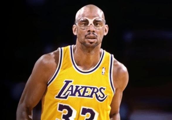 姆巴佩：于帕在本赛季属于世界最佳后卫，受到关注是很正常的（姆巴佩：于帕本季跻身世界最佳后卫之列，备受关注实属正常）