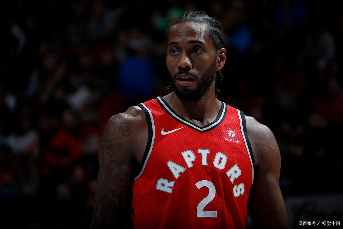 北京国安足协杯夺冠，法比奥荣膺金靴，球员拼尽全力，彰显拼搏精神。（北京国安加冕足协杯冠军，法比奥夺金靴，全队鏖战诠释拼搏精神）