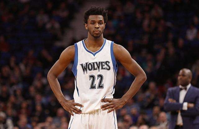 海港夺冠历程：上半程排第4，对BIG4仅取1分；下半程11胜2平2负（海港封王轨迹：半程居第4对BIG4仅得1分，下半程11胜2平2负）