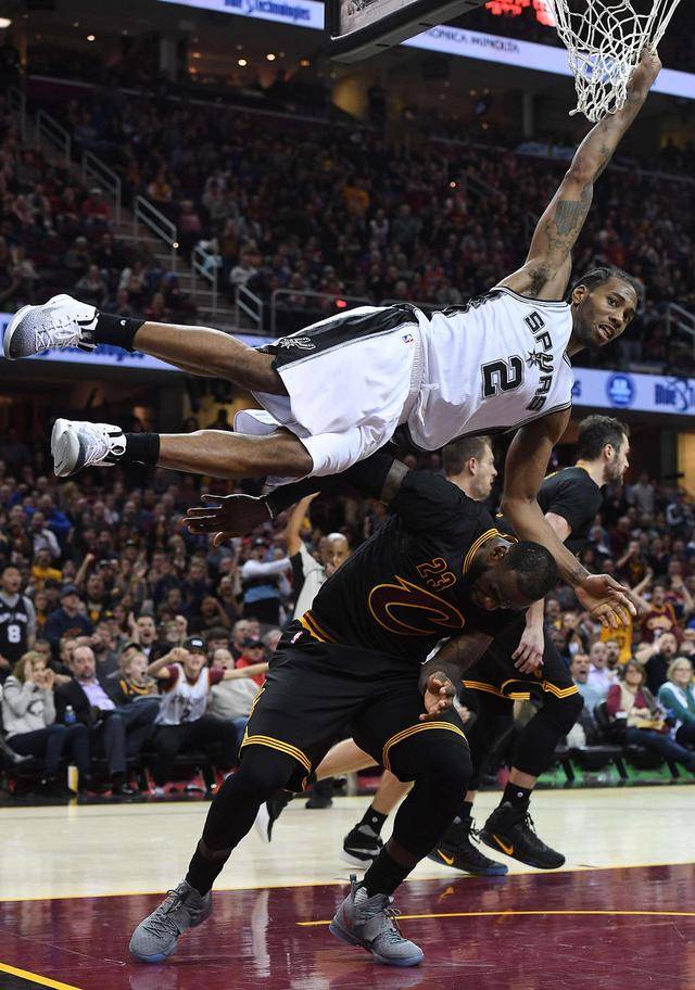 NBA：凯尔特人延续强势 双探花合砍60分（NBA：绿军势头不减 双探花携手轰下60分）