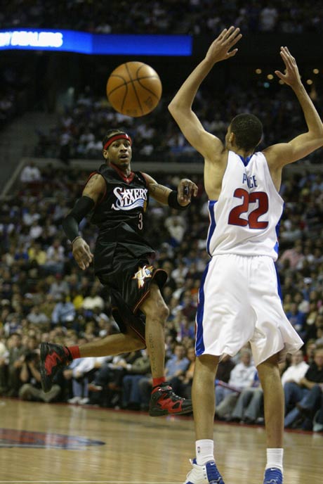 球星连续抢下关键篮板（核心球员连摘关键篮板）