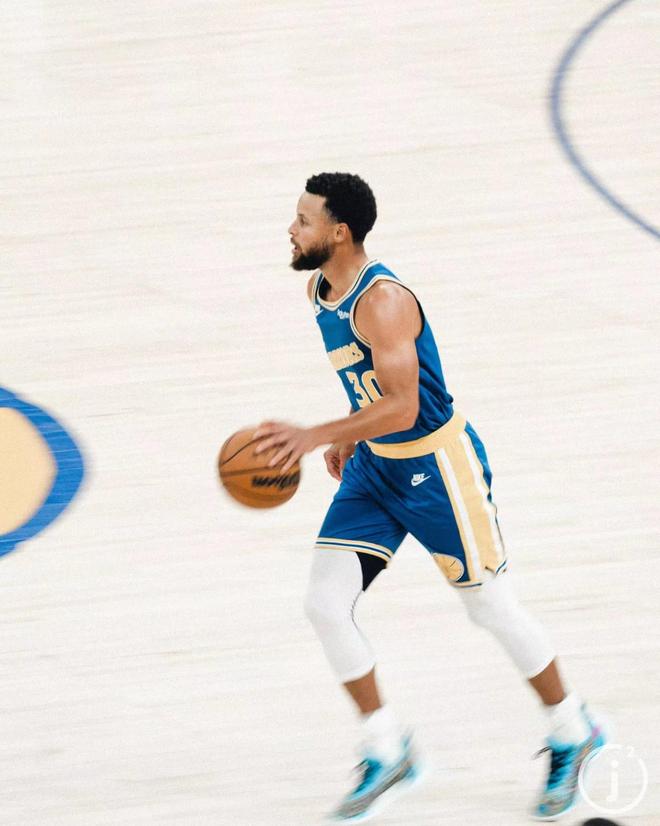 里昂15岁潜力中锋泽科维奇：崇拜哈兰德和DV9的左脚射手（里昂15岁中锋新星泽科维奇：左脚杀手，偶像哈兰德与DV9）