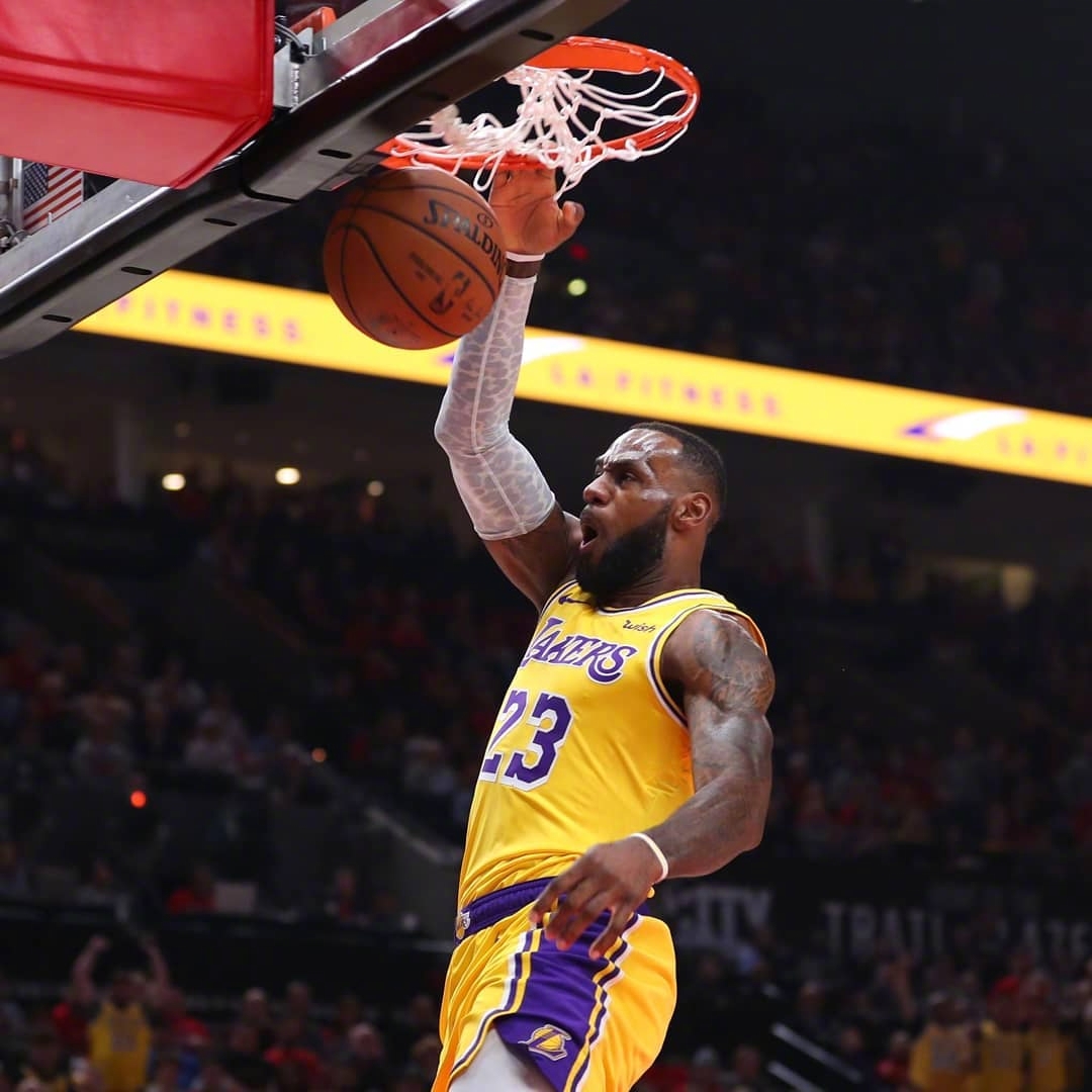 震怒！曝利物浦考虑重罚萨拉赫：内部禁赛 或已踢完红军生涯最后1场（传利物浦考虑对萨拉赫重罚：或内部停赛，恐已踢完红军生涯最后一战）